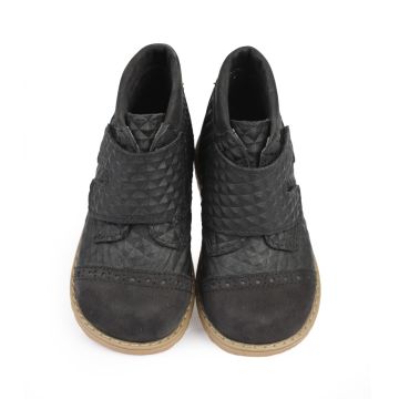 Siyah Cırtlı Geniş Kalıp Çocuk Botu