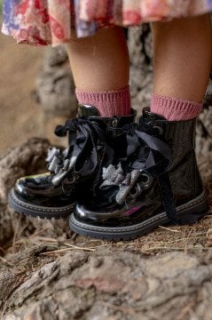 Jessica Fiyonklu Siyah Rugan Kız Çocuk Bot