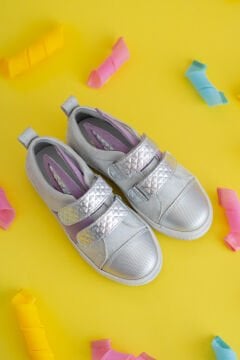 Kulaklı Gümüş Lila Cırtlı Hakiki Deri Kız Çocuk Ayakkabı